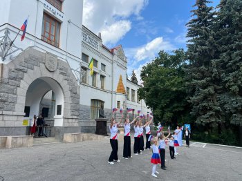 МОБУ СОШ с. Засечное: День государственного флага 
