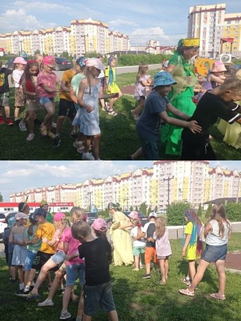 В гостях.