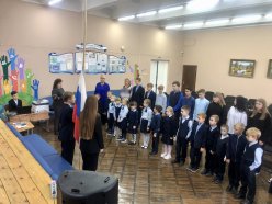 Церемония  поднятия  Государственного  флага  РФ